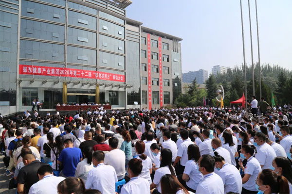 2003网站太阳集团第22届“扶贫济困日”现场