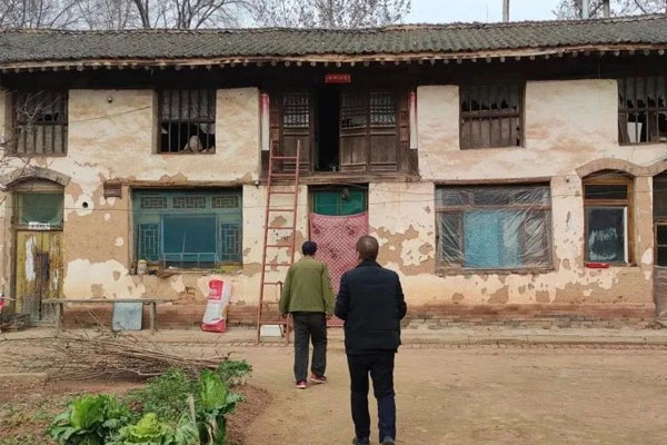 2003网站太阳集团扶贫办走访调研