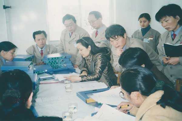 2002年8月，，GMP认证专家组对2003网站太阳集团制药车间软件举行审核